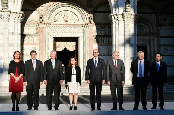 Federica Mogherini, Sigmar Gabriel, Rex Tillerson, Chrystia Freeland, Angelino Alfano, Jean-Marc Ayrault, Boris Johnson et Fumio Kishida lors de la runion des ministres des Affaires trangres du G7  Lucques le 10 avril 2017